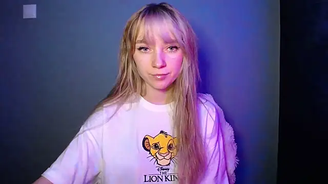 LuciaYoung online show from November 27, 2025, 1:33 pm