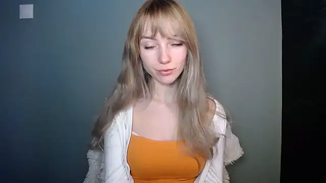 LuciaYoung online show from January 12, 2026, 7:37 am