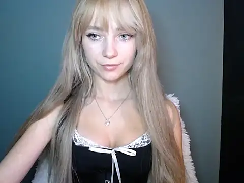 LuciaYoung online show from October 29, 2025, 7:35 pm