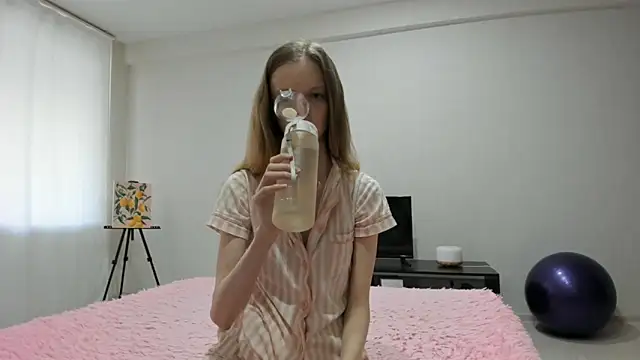 Snapshot of CarolHowward chatting on October 21, 2025, 4:12 am CarolHowward online show from October 21, 2025, 4:12 am