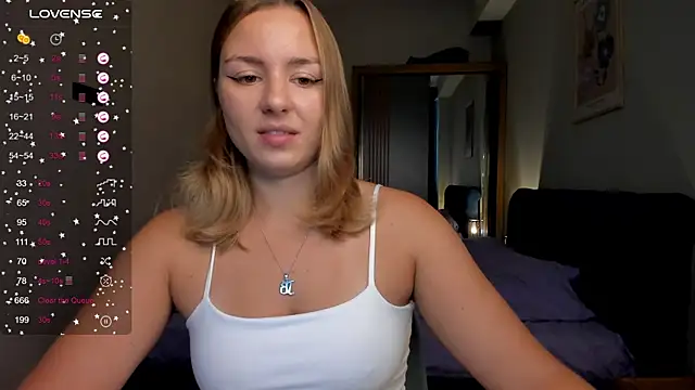 ThreeshaWhite online show from September 17, 2025, 4:14 am