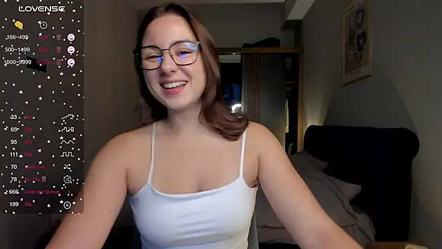 ThreeshaWhite online show from November 14, 2025, 5:44 am