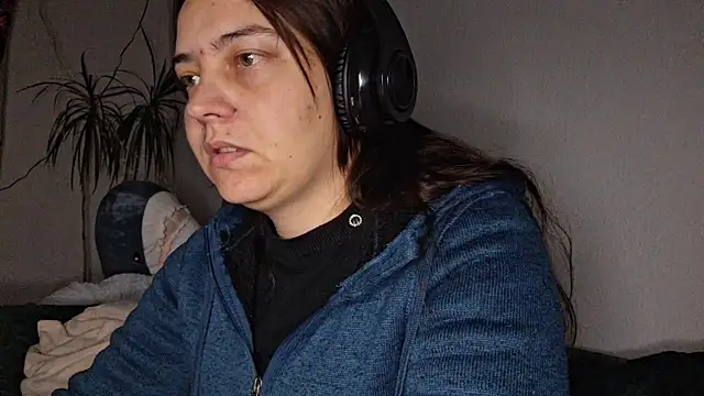 Snapshot of Cyndee_Winter chatting on November 4, 2025, 5:17 pm Cyndee Winter online show from November 4, 2025, 5:17 pm