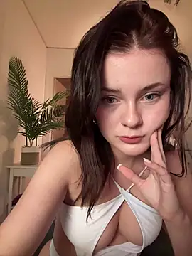 Snapshot of MaribelRiver chatting on April 27, 2026, 7:45 pm MaribelRiver online show from April 27, 2026, 7:45 pm