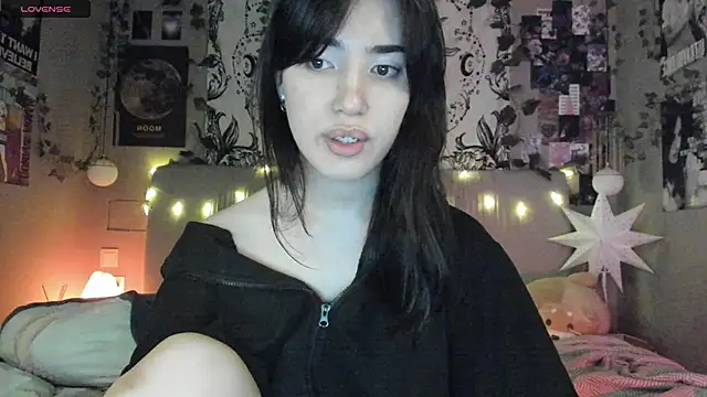 Anisawithlove online show from March 3, 2025, 8:32 pm