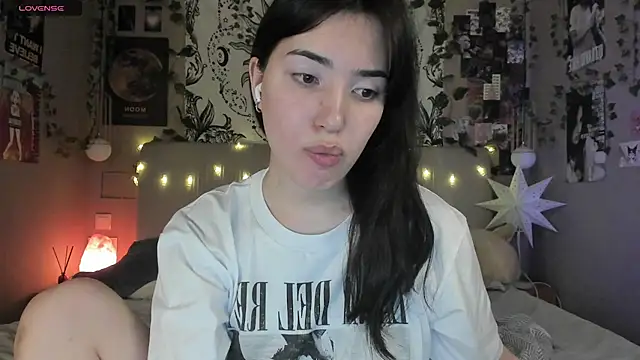 Anisawithlove online show from March 10, 2025, 4:25 pm