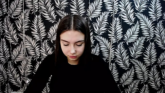 Snapshot of Lili_magic chatting on December 17, 2025, 8:19 am Lili magic online show from December 17, 2025, 8:19 am