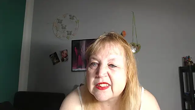 Snapshot of Blasflittchen chatting on April 21, 2026, 10:00 am Blasflittchen online show from April 21, 2026, 10:00 am