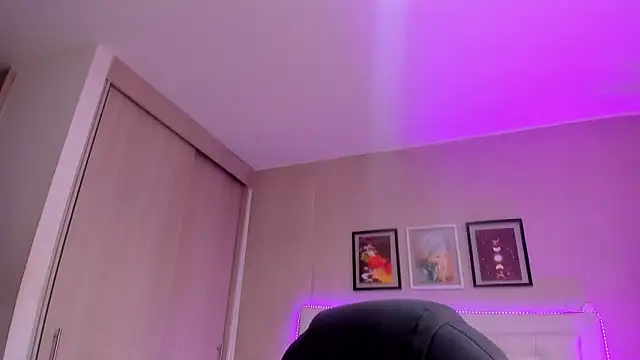 emma  smith1 online show from February 21, 2026, 12:40 pm