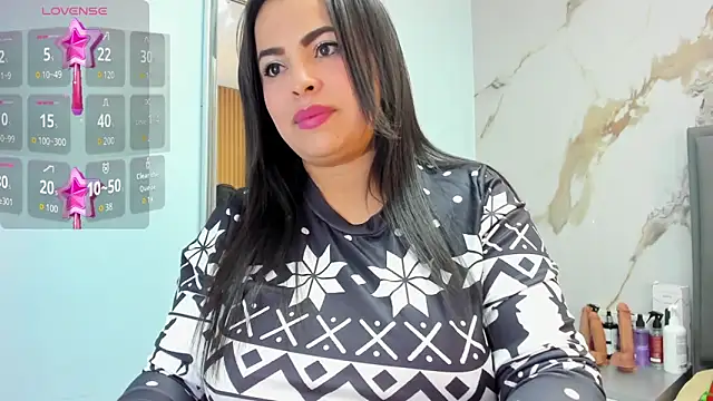 Snapshot of CINTYLOVELY chatting on December 2, 2025, 12:40 pm CINTYLOVELY online show from December 2, 2025, 12:40 pm