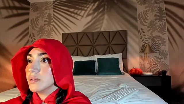 LIAH IZUMI online show from October 7, 2025, 1:12 pm