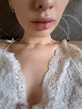 Elza kom online show from November 10, 2025, 6:07 am