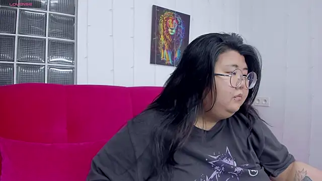 Snapshot of Nadine_asian chatting on October 19, 2025, 8:17 am Nadine asian online show from October 19, 2025, 8:17 am