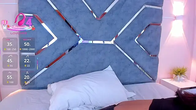 Snapshot of LucciaPorter chatting on November 4, 2025, 8:56 pm LucciaPorter online show from November 4, 2025, 8:56 pm