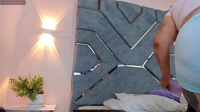 LucciaPorter online show from March 5, 2026, 1:40 pm