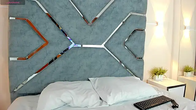 Snapshot of LucciaPorter chatting on December 15, 2025, 9:09 pm LucciaPorter online show from December 15, 2025, 9:09 pm