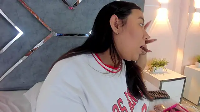 LucciaPorter online show from March 26, 2026, 1:31 pm