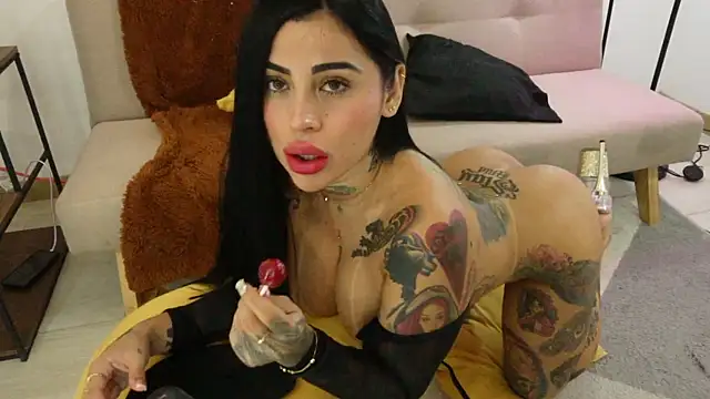 Snapshot of Sofhia_cruz chatting on November 18, 2025, 11:59 pm Sofhia cruz online show from November 18, 2025, 11:59 pm