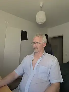Snapshot of tom-swede chatting on June 6, 2026, 11:10 pm tom-swede online show from June 6, 2026, 11:10 pm