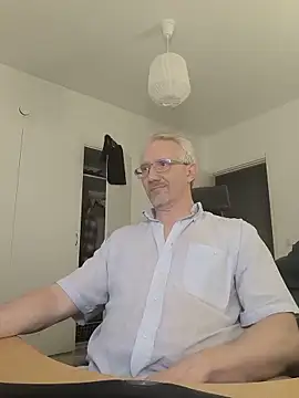 Snapshot of tom-swede chatting on June 4, 2026, 10:58 pm tom-swede online show from June 4, 2026, 10:58 pm