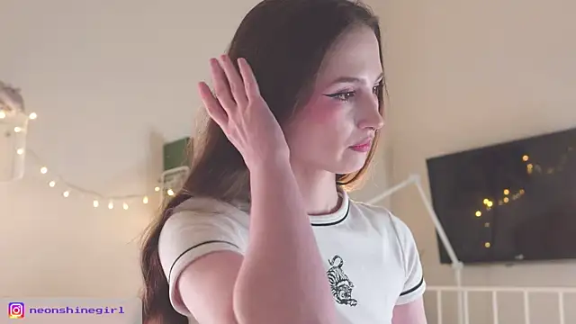 NeonShine online show from December 19, 2025, 6:38 am