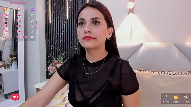 Snapshot of katrina_kaif_x chatting on October 30, 2025, 7:22 pm katrina kaif x online show from October 30, 2025, 7:22 pm