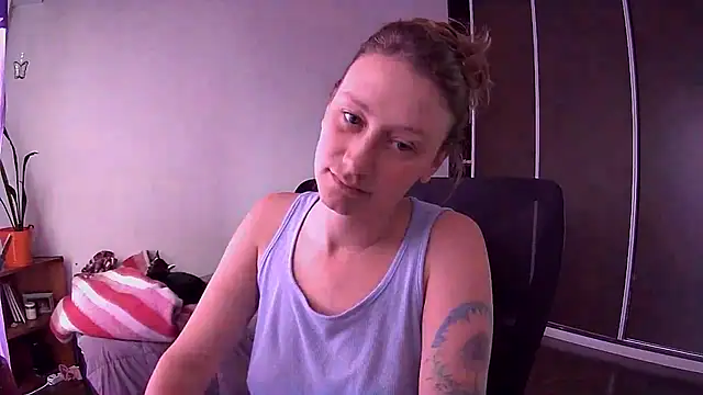 Snapshot of stupid_babybird chatting on October 15, 2025, 5:43 pm stupid babybird online show from October 15, 2025, 5:43 pm