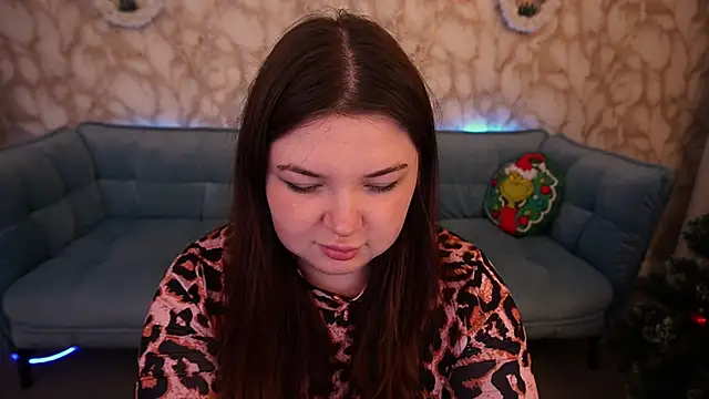 RosieMoons online show from December 16, 2025, 8:35 pm