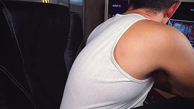 Snapshot of officeman7 chatting on February 14, 2025, 4:09 pm officeman7 online show from February 14, 2025, 4:09 pm