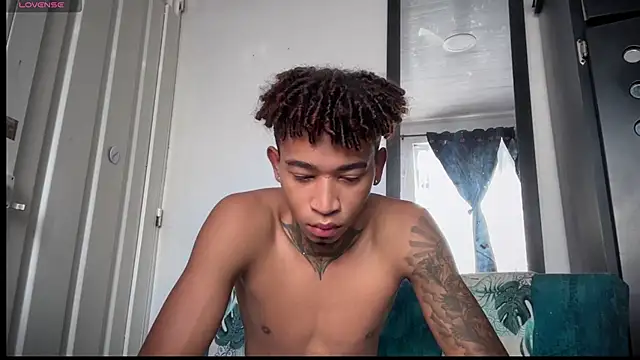 sexy blacks  online show from December 3, 2025, 12:15 pm