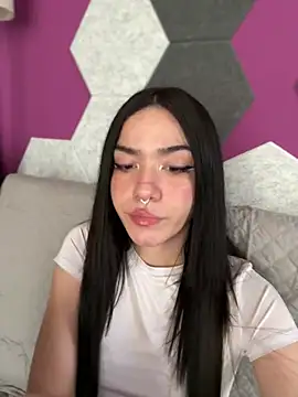 Snapshot of ShannonShanny chatting on March 7, 2025, 11:07 am ShannonShanny online show from March 7, 2025, 11:07 am