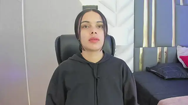 ChloeHarper  online show from April 8, 2026, 11:55 am