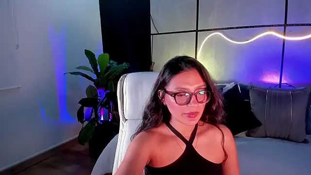 Gia Mazzon online show from November 19, 2025, 4:18 pm