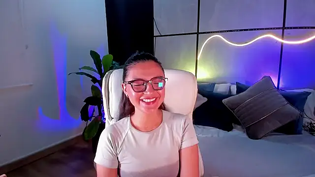 Gia Mazzon online show from November 11, 2025, 5:19 pm