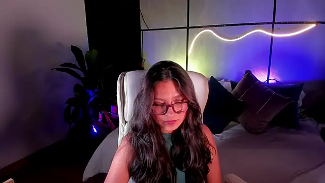 Gia Mazzon online show from November 21, 2025, 5:12 pm