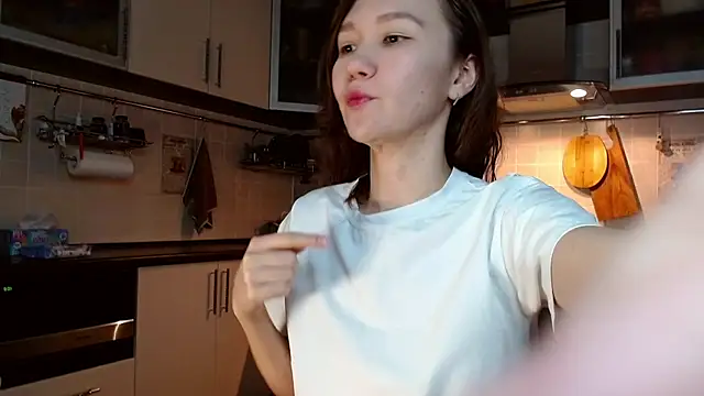 Kelly Yon online show from March 13, 2025, 10:10 pm