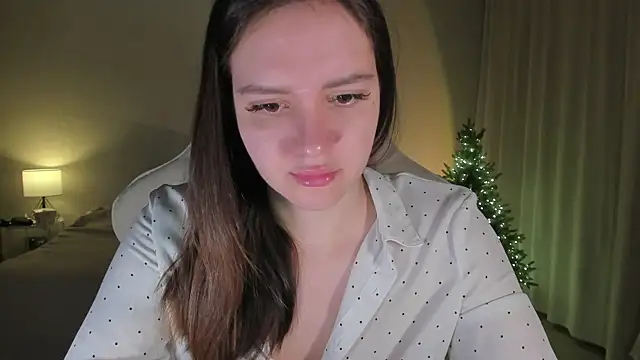 Snapshot of Sonia_moon_ chatting on January 8, 2025, 1:32 am Sonia moon online show from January 8, 2025, 1:32 am
