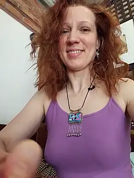 Snapshot of Exhibitionsplit chatting on May 4, 2026, 9:45 am Exhibitionsplit online show from May 4, 2026, 9:45 am