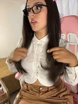 violet-333 online show from November 7, 2025, 5:50 pm