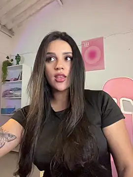 violet-333 online show from April 17, 2026, 5:38 pm