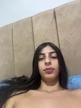 Snapshot of cristel_17 chatting on January 9, 2026, 4:03 pm cristel 17 online show from January 9, 2026, 4:03 pm