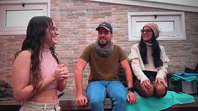 Snapshot of barfantasy chatting on November 24, 2025, 10:15 am barfantasy online show from November 24, 2025, 10:15 am