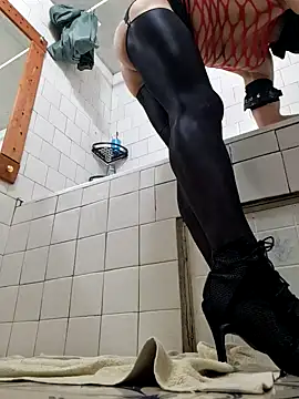 Snapshot of WhoreAnalsssxxx chatting on February 9, 2025, 9:39 pm WhoreAnalsssxxx online show from February 9, 2025, 9:39 pm