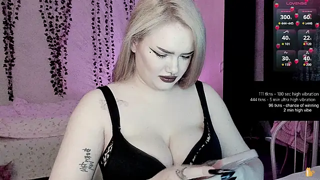 strawberry elfcat online show from May 14, 2026, 3:36 am