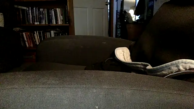 Snapshot of Thorandkitty chatting on December 18, 2025, 1:37 pm Thorandkitty online show from December 18, 2025, 1:37 pm