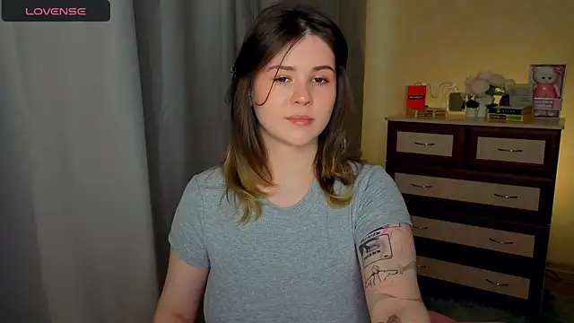 cutie mili online show from April 17, 2026, 8:28 am