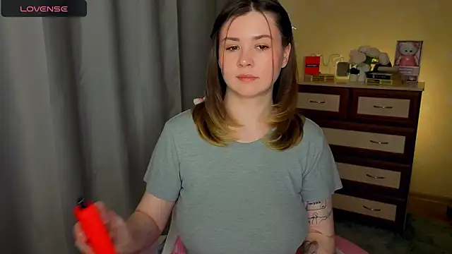 cutie mili online show from April 25, 2026, 10:40 am