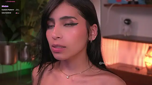 nicdani 1 online show from February 24, 2025, 2:19 am