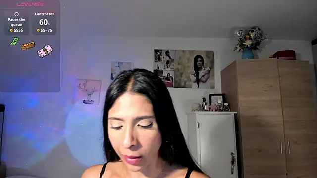 Snapshot of VeronikaOlsen chatting on November 8, 2025, 2:37 am VeronikaOlsen online show from November 8, 2025, 2:37 am