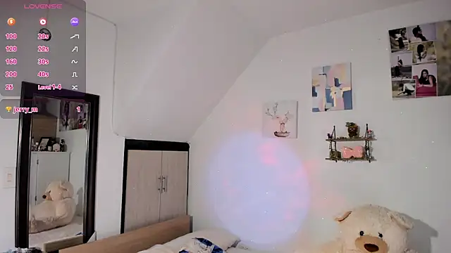 Snapshot of VeronikaOlsen chatting on November 27, 2025, 1:33 pm VeronikaOlsen online show from November 27, 2025, 1:33 pm